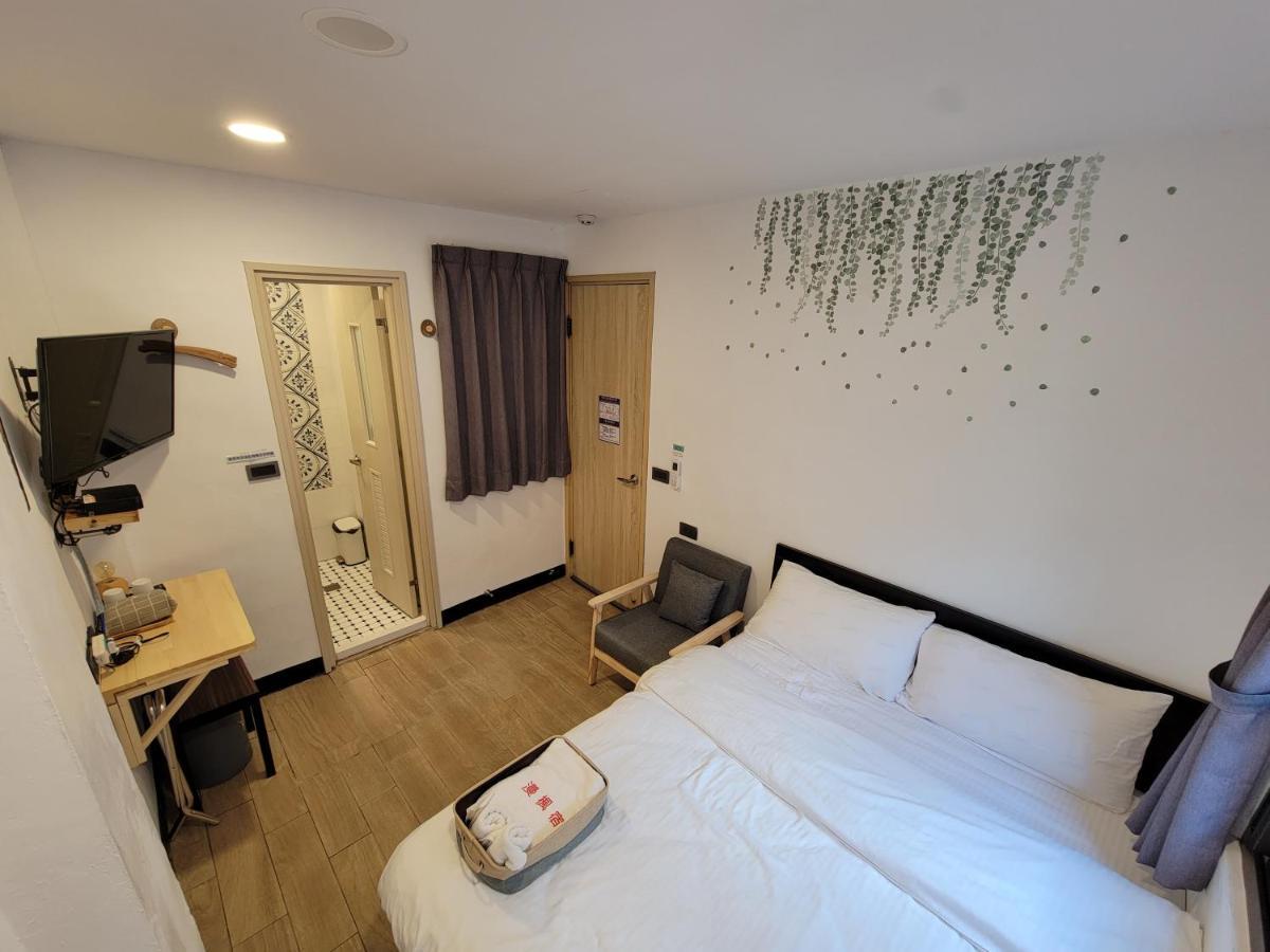 Old Wow老屋瓦共享民宿hostel 桃園市民宿074號 Longtan Esterno foto