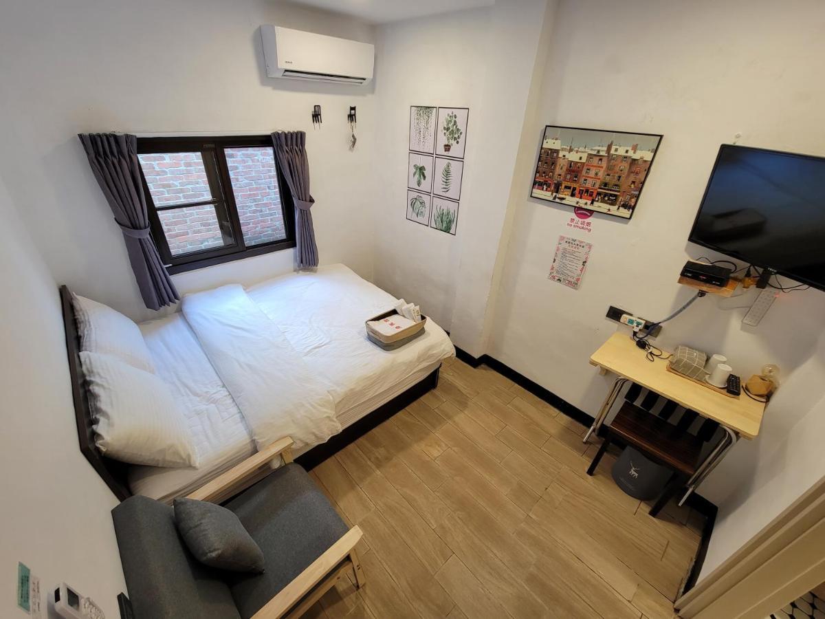 Old Wow老屋瓦共享民宿hostel 桃園市民宿074號 Longtan Esterno foto